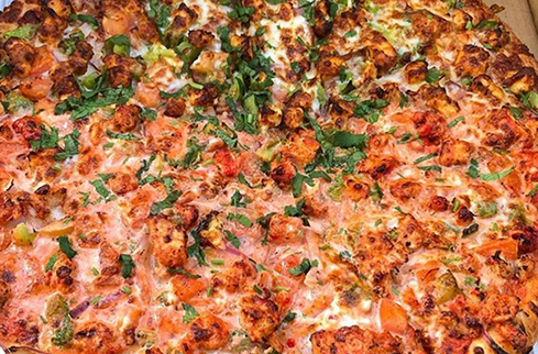 papazzi pizzeria - Butter Chicken Pizza