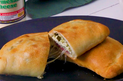 papazzi pizzeria - Cheese Calzone