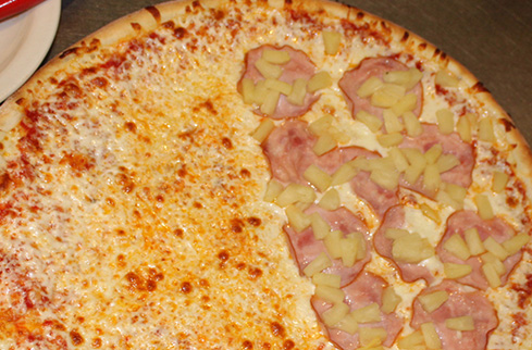 papazzi pizzeria - Half and Half Pizza